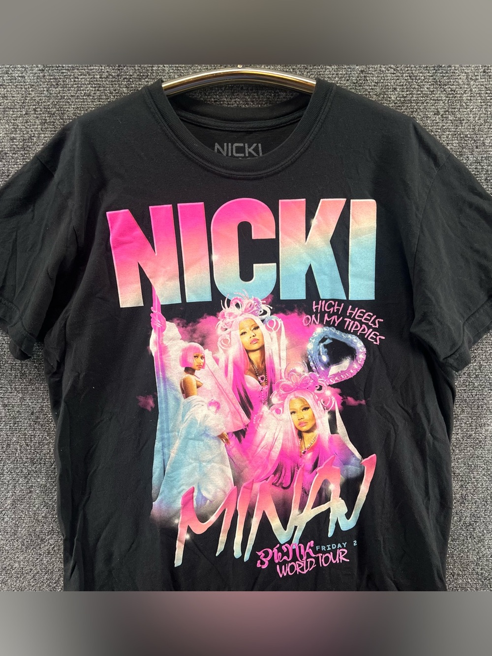 Nicki Minaj Pink Friday Tour 2 T-Shirt S/S Large Black Music Rap Hip Hop NWOT